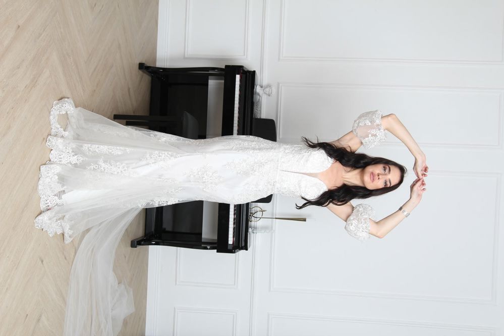 Elegant Lace Wedding Gown_thumbnail_4