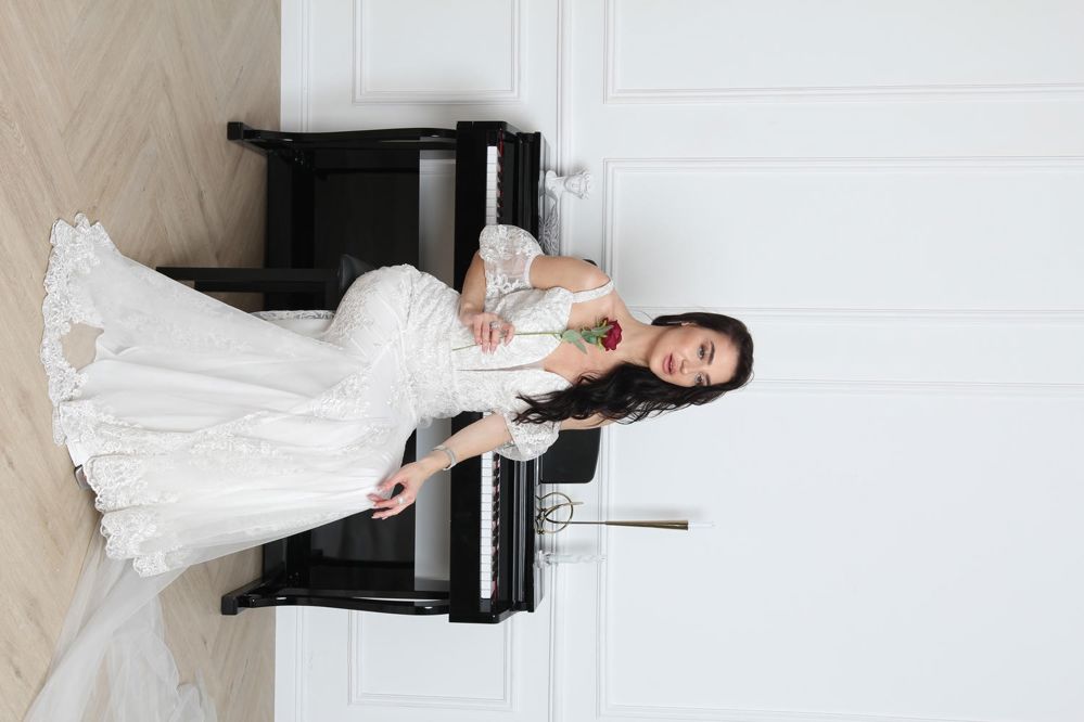 Elegant Lace Wedding Gown_thumbnail_1