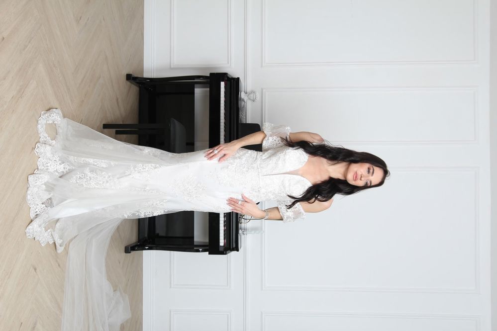 Elegant Lace Wedding Gown_thumbnail_0